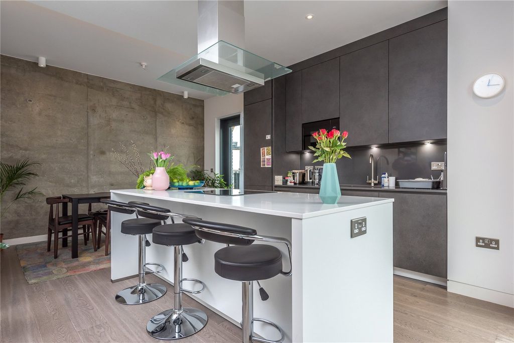 Property photo 2 of 11 Kitchen