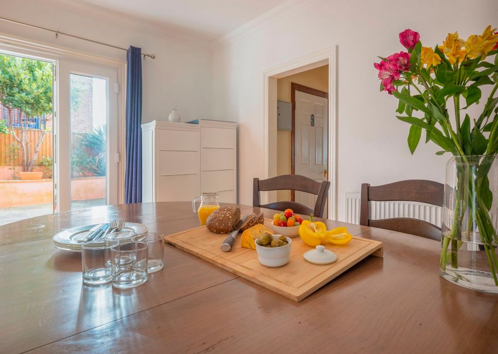 Property photo 2 of 25