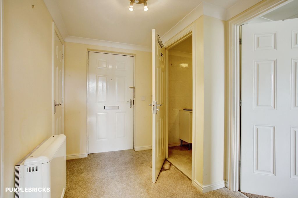 Property photo 2 of 19 Hallway