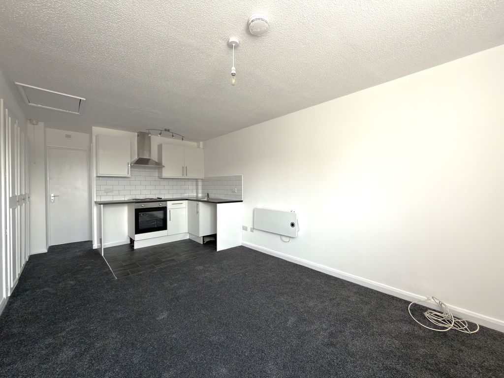 Property photo 3 of 7 Lounge To Kitchen