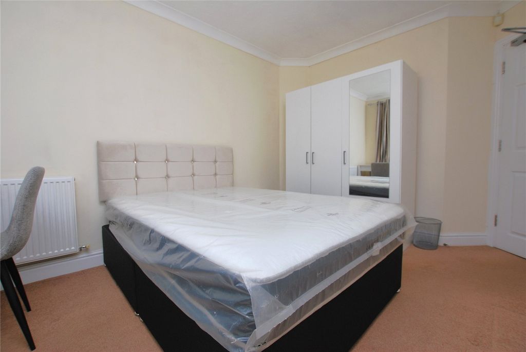 Property photo 2 of 9 Picture No. 13