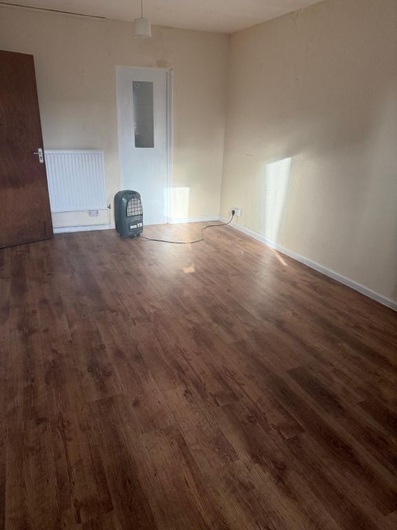 Property photo 1 of 13 4 Bed Flat