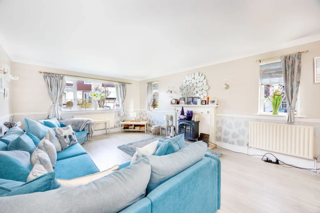 Property photo 3 of 34