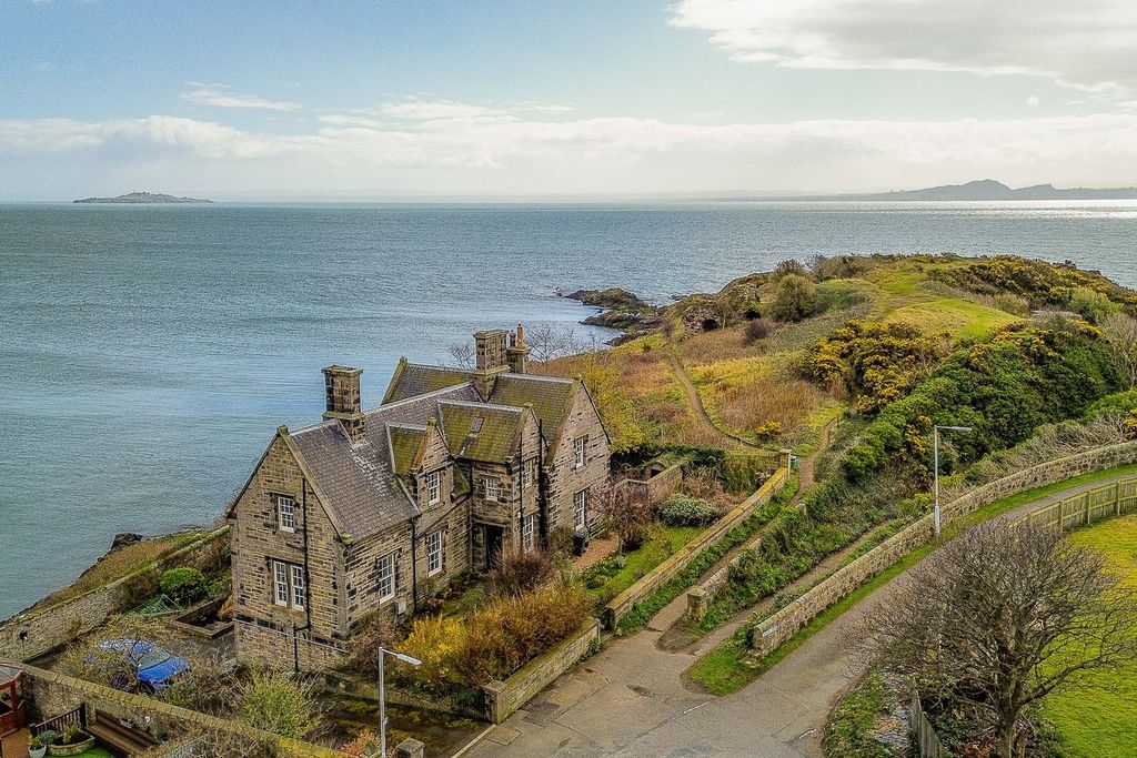 Property photo 1 of 43