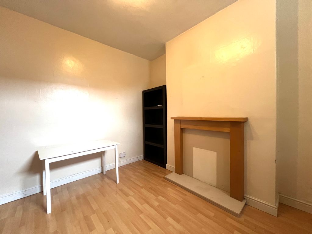 Property photo 3 of 11 Bathroom