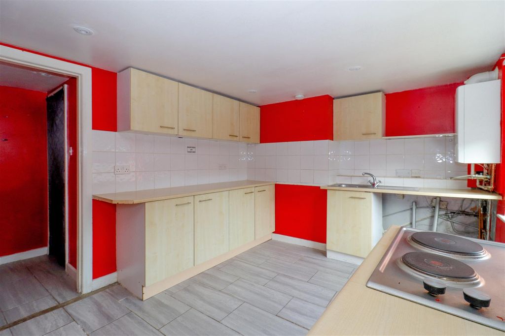 Property photo 3 of 9 Kitchen