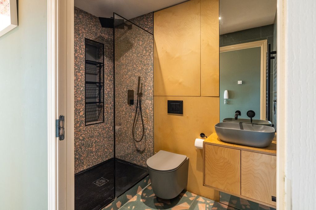 Property photo 3 of 10 Devonia House-7