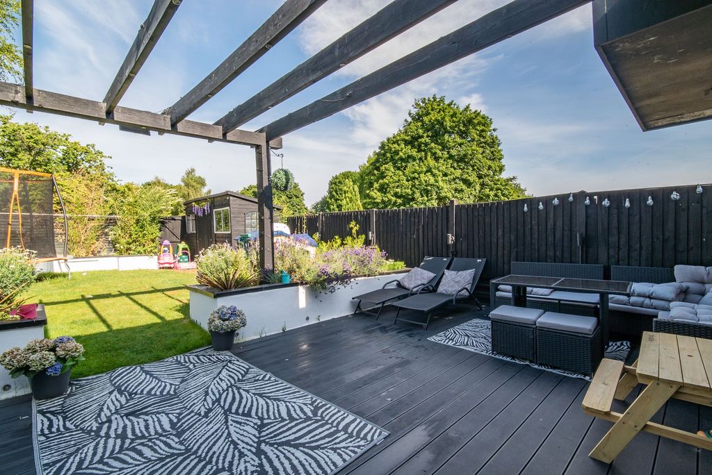 Property photo 3 of 28