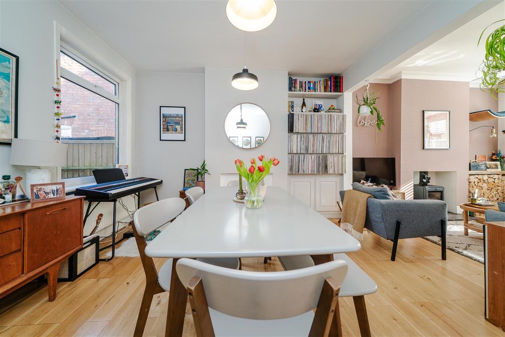 Property photo 3 of 27 Dining Area