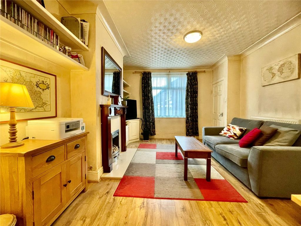 Property photo 1 of 12 Lounge