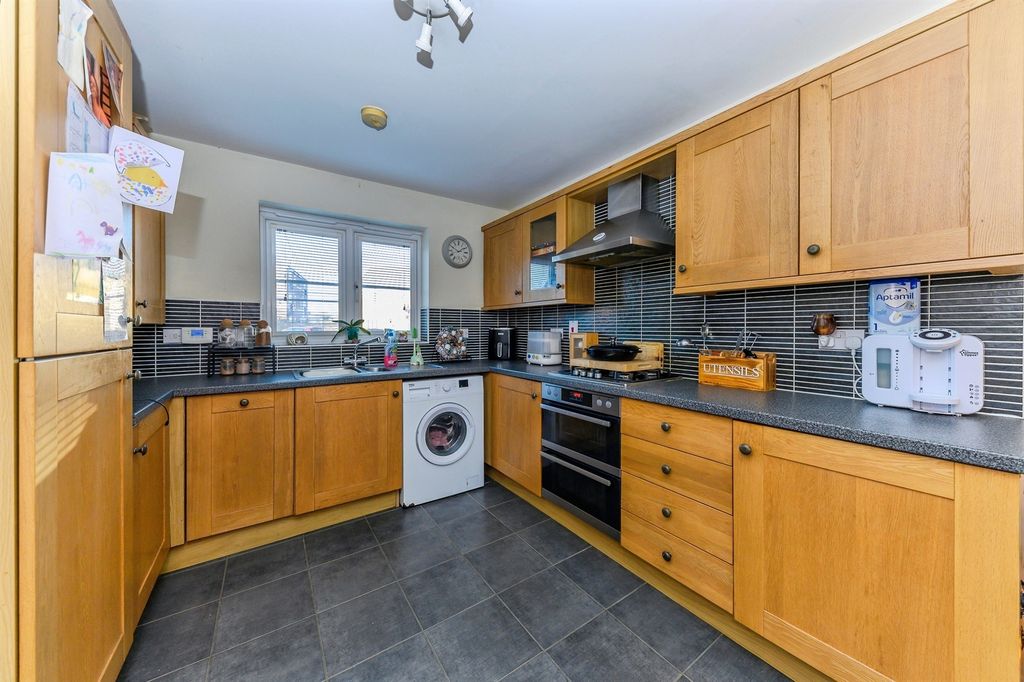 Property photo 3 of 14