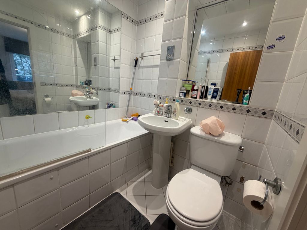Property photo 3 of 7 Bathroom