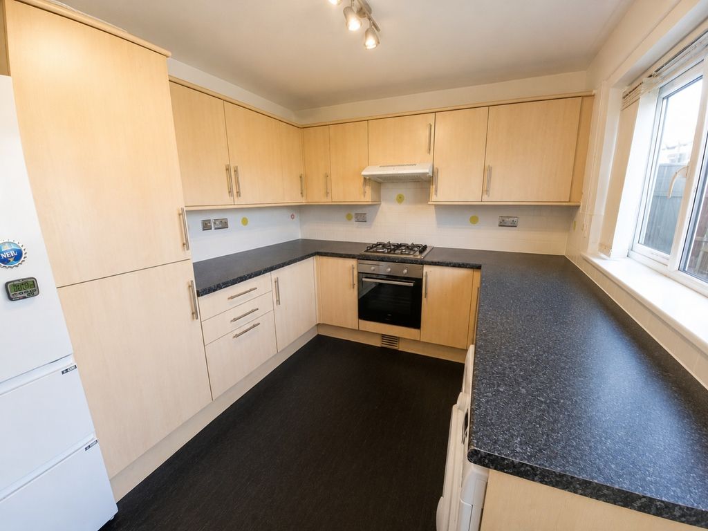 Property photo 3 of 8 Kitchen