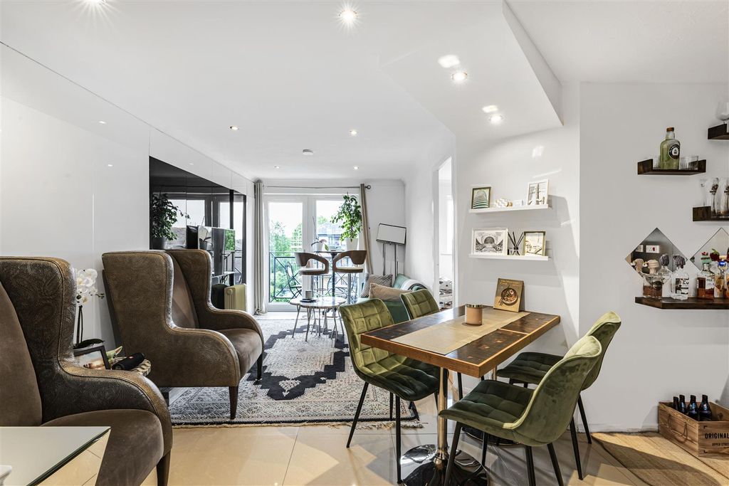 Property photo 1 of 16 Falcon Way.Jpg