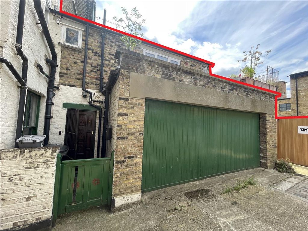 Property photo 2 of 24