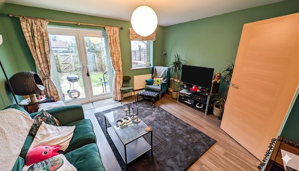 Property photo 3 of 16 16 Sommerville Lounge c.Jpg