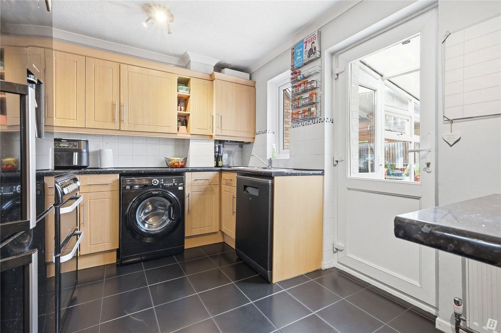 Property photo 2 of 11 Kitchen