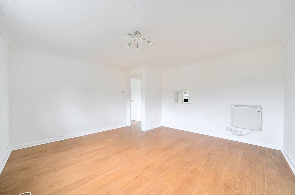 Property photo 3 of 8 3