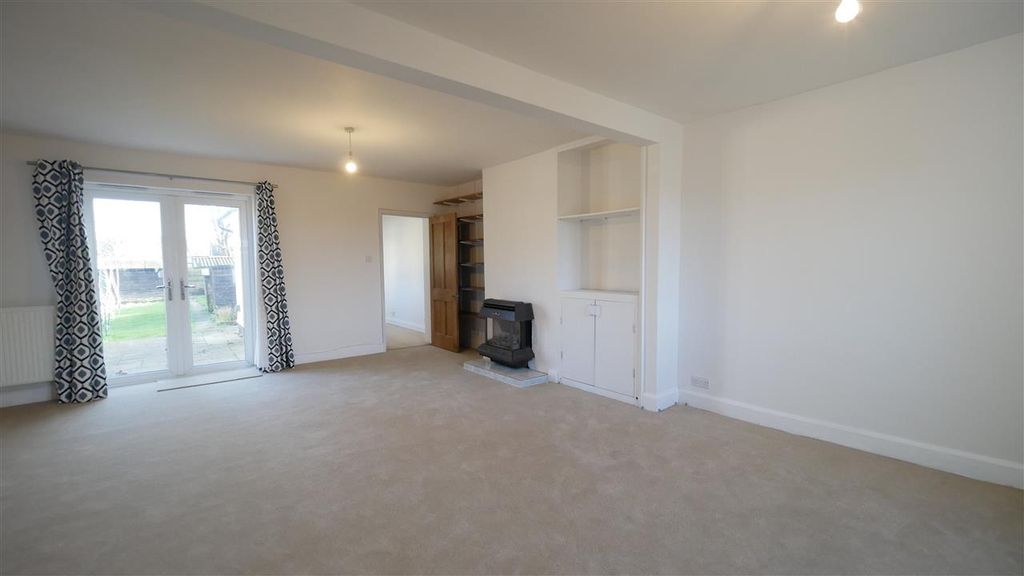 Property photo 2 of 19 Lounge