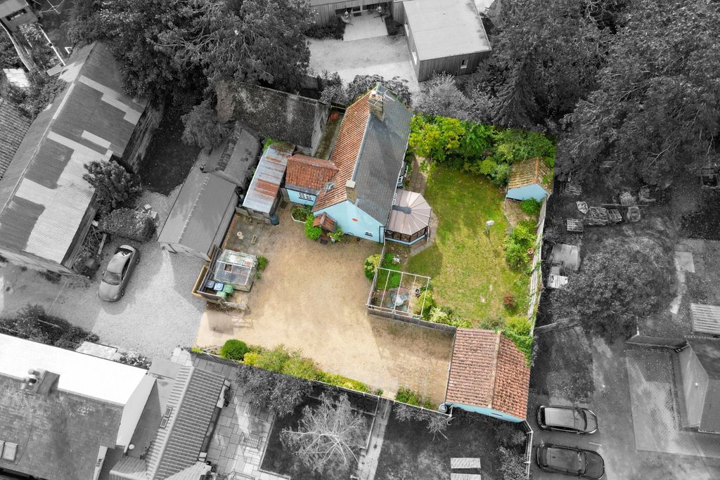 Property photo 2 of 27 4510422