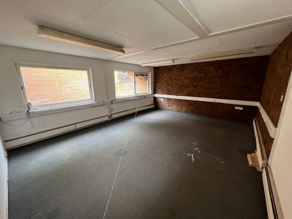 Property photo 3 of 6