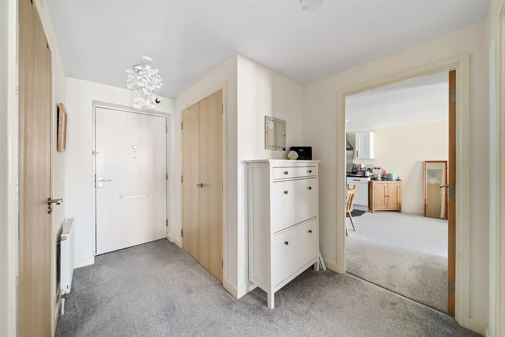 Property photo 3 of 8 Hallway