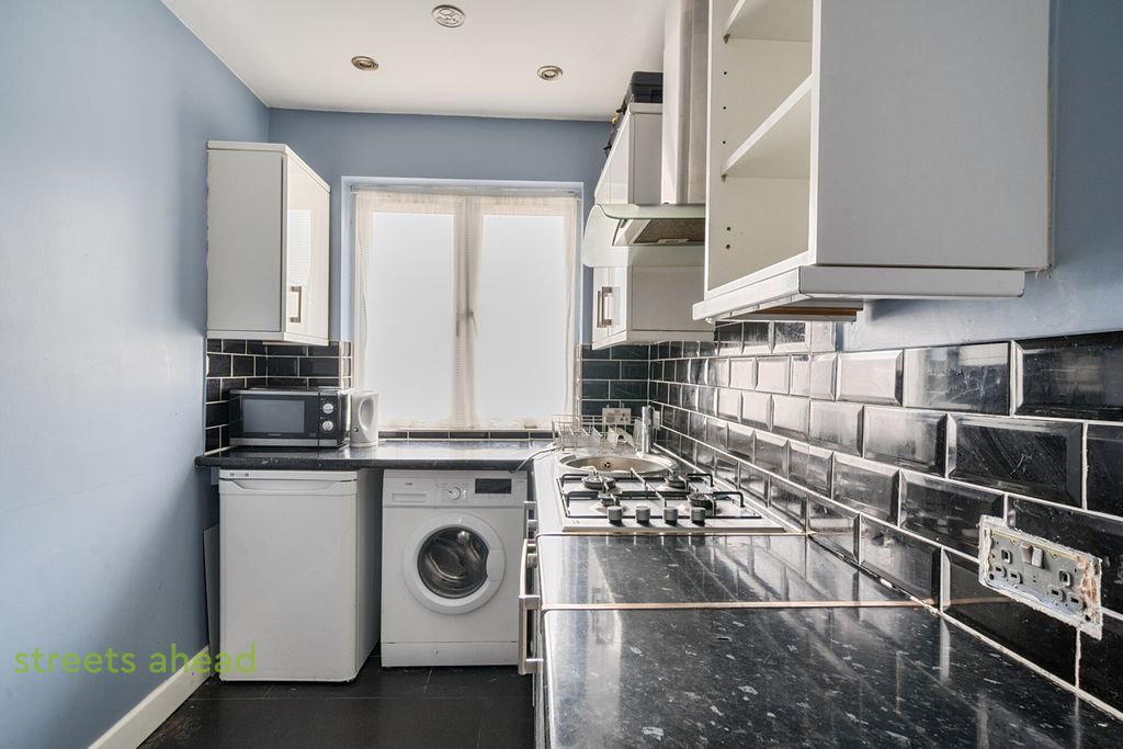 Property photo 3 of 11 19324c5d-Cf71-497...