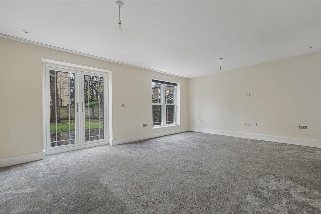 Property photo 2 of 23 Picture No. 18