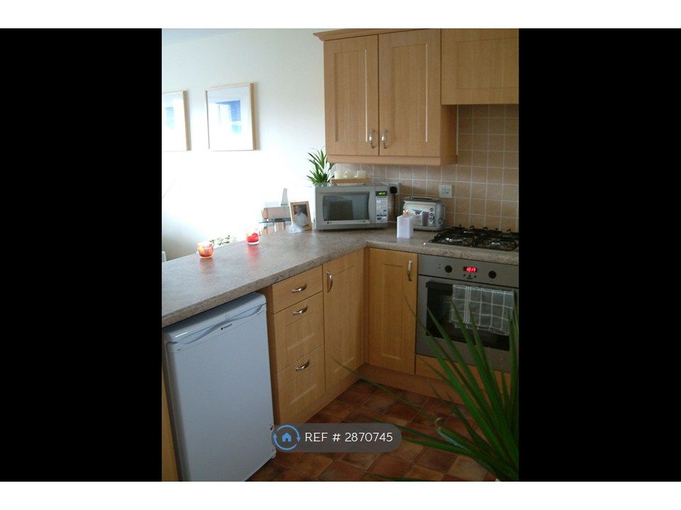 Property photo 3 of 17 Kitchen