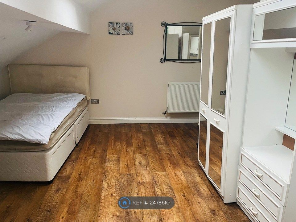 Property photo 1 of 11 Room 2