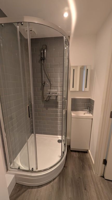 Property photo 3 of 14 Bathroom