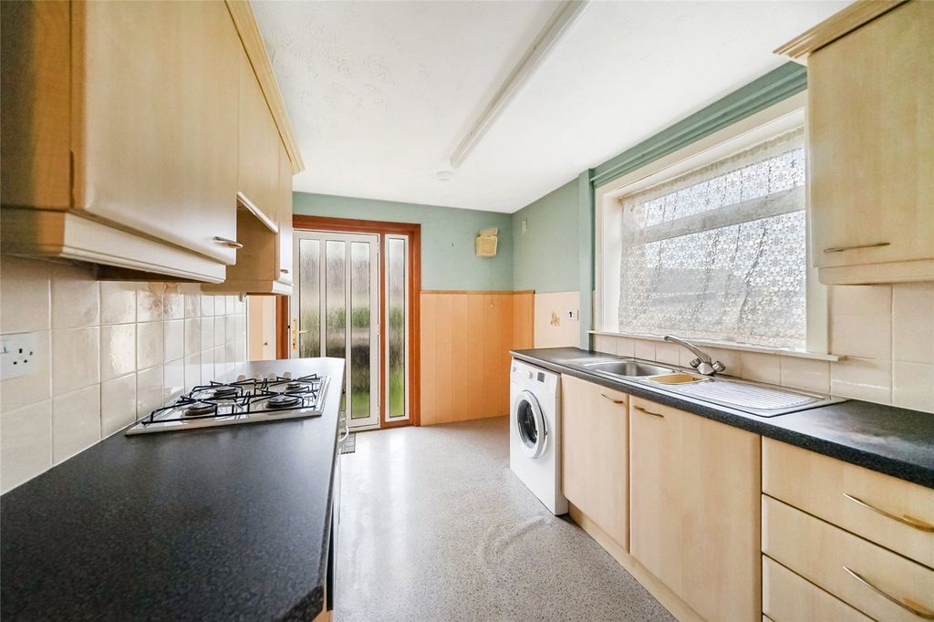 Property photo 3 of 21 Kitchen