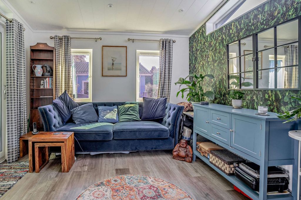 Property photo 2 of 18