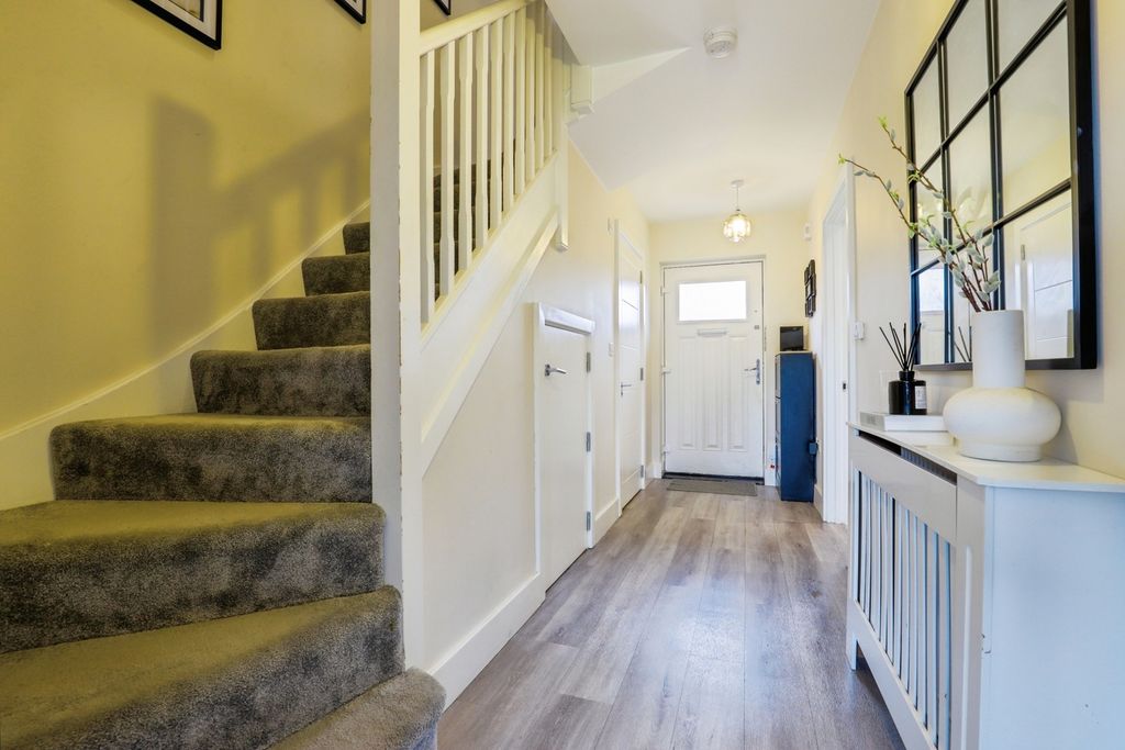 Property photo 3 of 18 Pbox-Img.Jpg