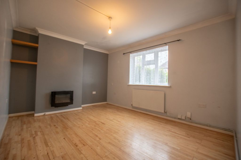 Property photo 3 of 6 Lounge