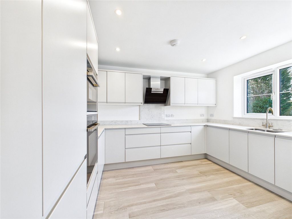 Property photo 2 of 13 Picture No. 17