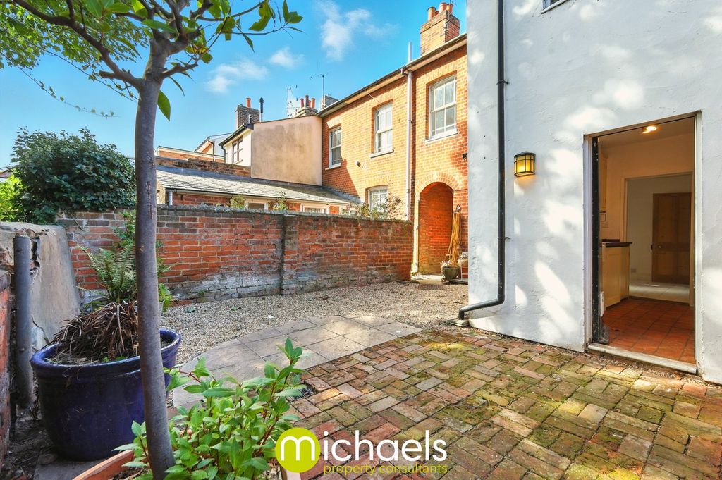 Property photo 2 of 17