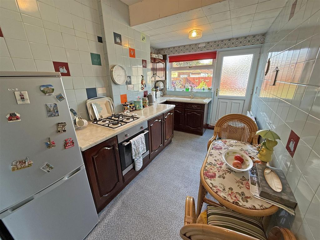 Property photo 3 of 10 Kitchen.Jpg