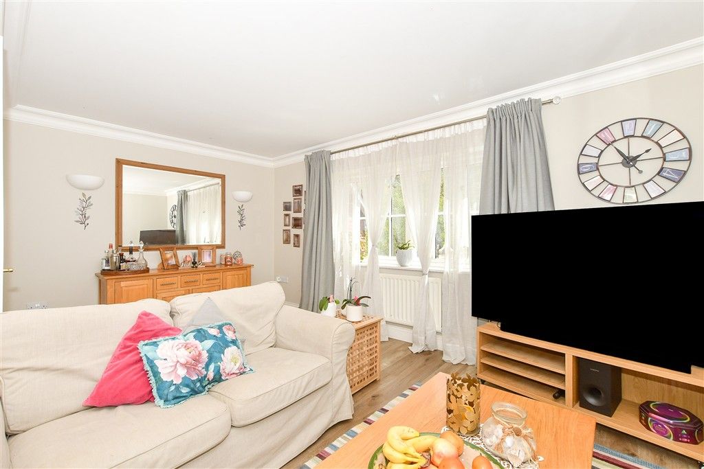 Property photo 2 of 15 Lounge.