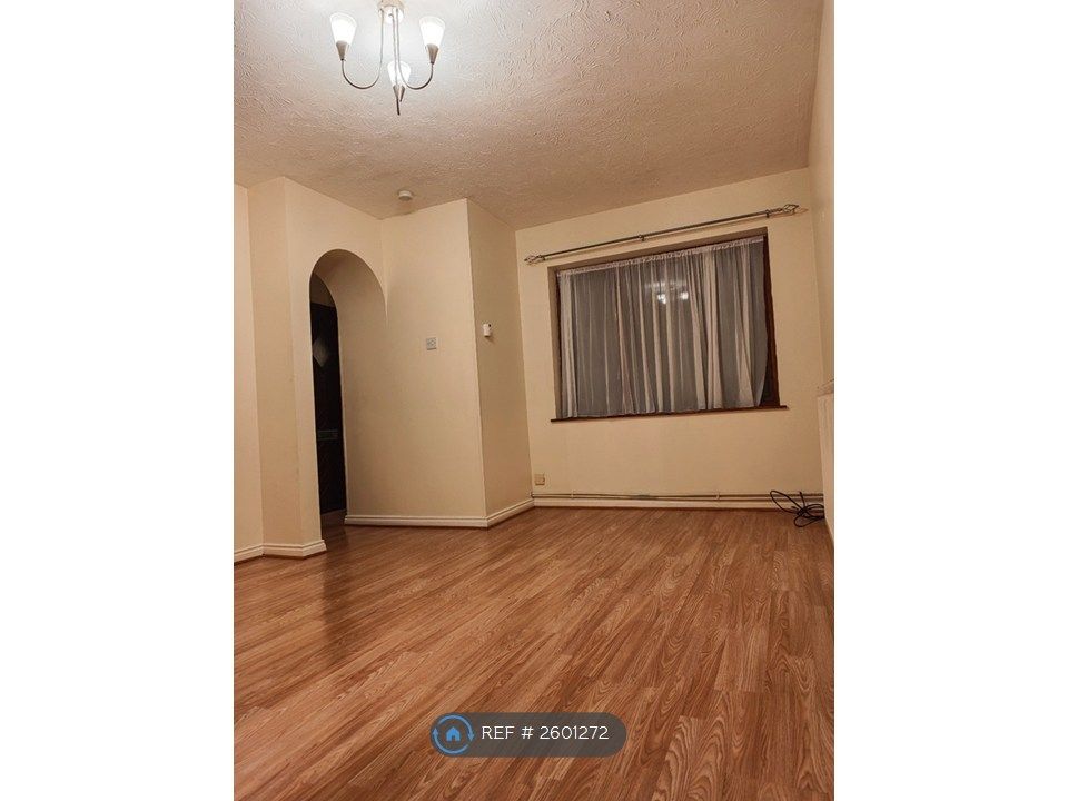 Property photo 1 of 13 Lounge