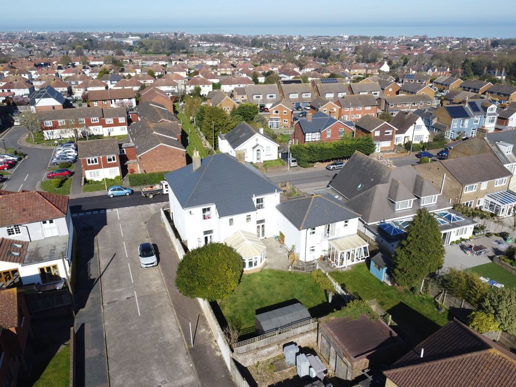 Property photo 2 of 30