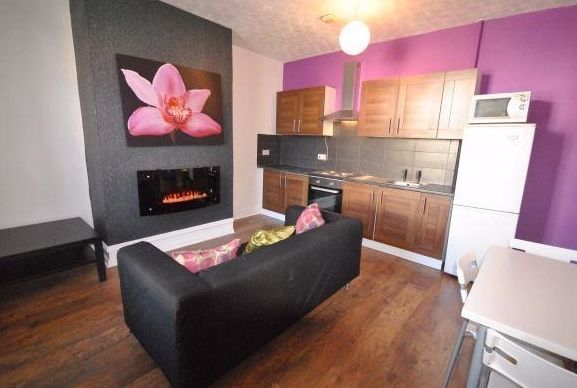 Property photo 3 of 9 Bedroom 1