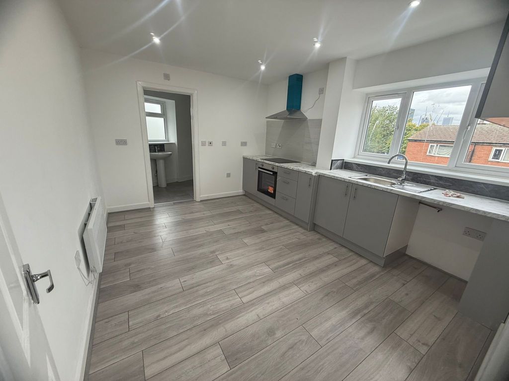 Property photo 1 of 8 2 Bedroom Flat To Let B12