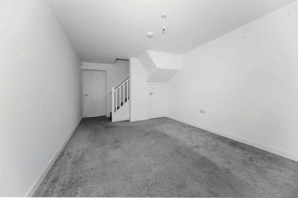 Property photo 2 of 25