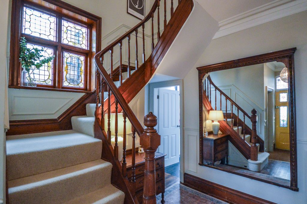 Property photo 3 of 25 Entrance Hall