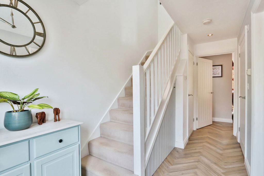 Property photo 2 of 15 Hallway