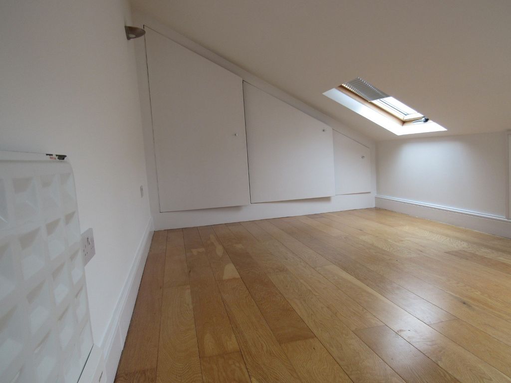 Property photo 3 of 8 Gallery