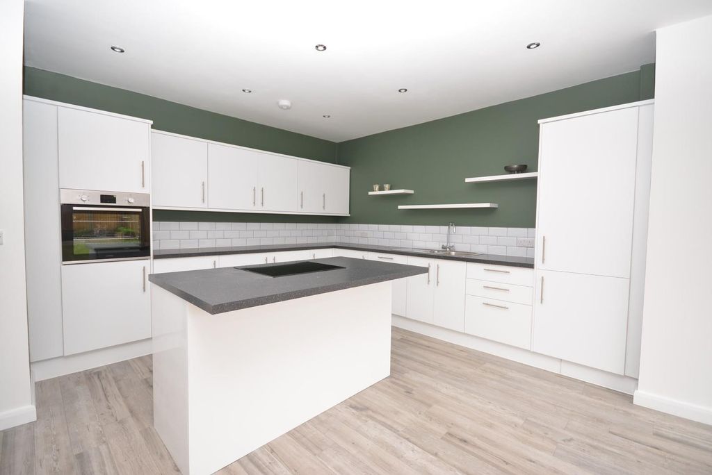 Property photo 2 of 19 Kitchen Area