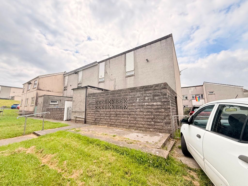 Property photo 2 of 27