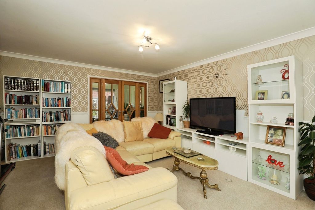 Property photo 3 of 18